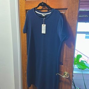 Signal dress, XL. Tags still on. Never been worn. Navy form fitting dress